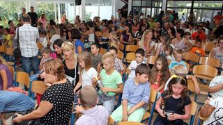 Prijem prvašića u OŠ Smiljevac. Škola, učenici.