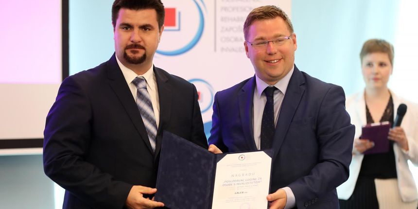 U velikoj dvorani HUP-a odrzana je svecana dodjela nagrade Poslodavac godine za osobe s invaliditetom za 2017. godinu. Dodjeli nagrade nazocio je i ministar rada i mirovinskoga sustava Marko Pavic. Nagradu u kategoriji Primjer dobre prakse Galebu d.d. iz