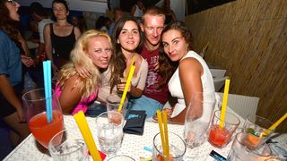 Subotnja zabava u Noštromo i Vagabundo barovima na Viru ; foto Iva Perinčić