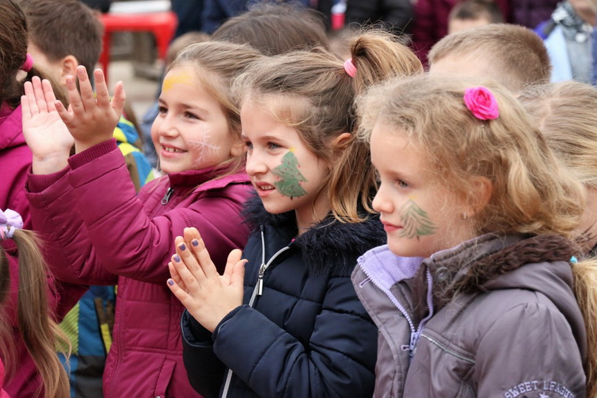 Sveti Nikola darivao mališane na Viru, Krampus bez posla Sveti Nikola darivao mališane na Viru, Krampus bez posla