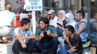 Izbjeglice i imigranti na željezničkom kolodvoru Keleti ulicama Budimpešte, Photo: Marko Jurinec/PIXSELL Izbjeglice i imigranti na željezničkom kolodvoru Keleti ulicama Budimpešte, Photo: Marko Jurinec/PIXSELL
