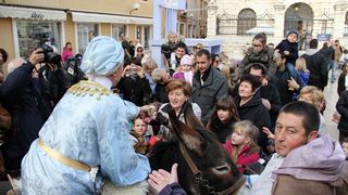 Sveta Luce oduševila mališane u gradu