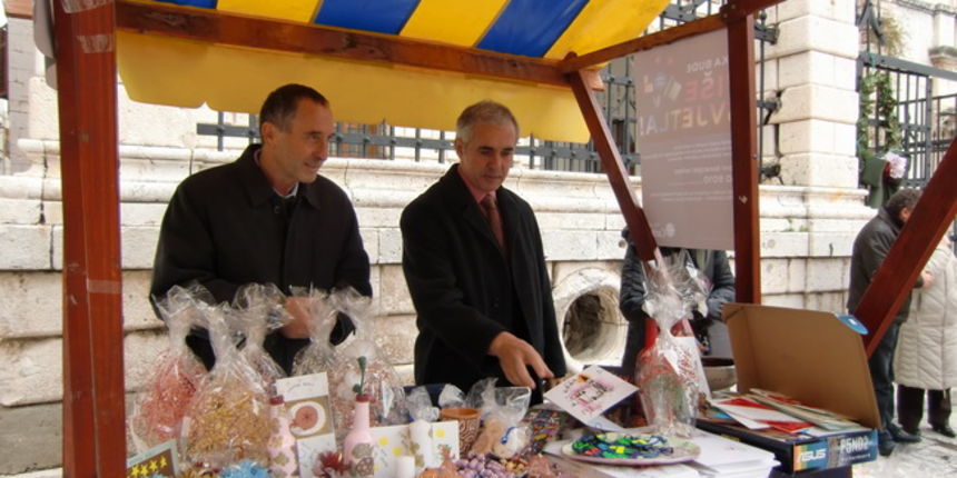 Bozicna akcija za 1000 radosti: Neka bude vise svjetla