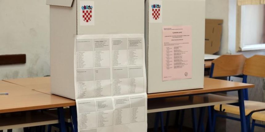 Parlamentarni izbori 2016. Kutije i glasački listići. Photo: Dusko Jaramaz/PIXSELL Parlamentarni izbori 2016. Kutije i glasački listići. Photo: Dusko Jaramaz/PIXSELL