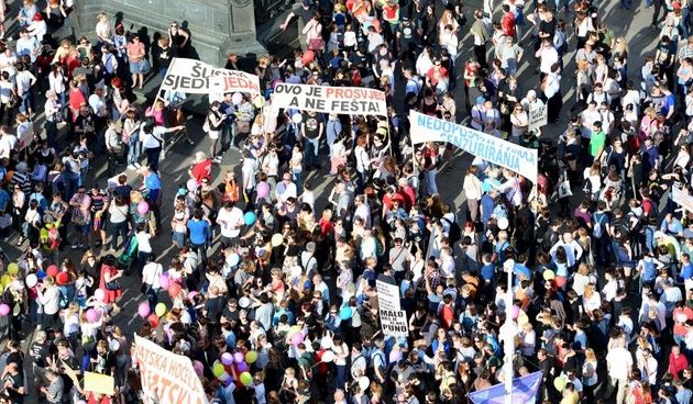 Prosvjed podrske Cjelovitoj kurikularnoj reformi na Trgu bana Josipa Jelacica. Photo: Marko Prpic/PIXSELL