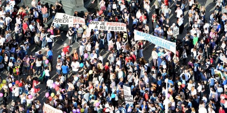 Prosvjed podrske Cjelovitoj kurikularnoj reformi na Trgu bana Josipa Jelacica. Photo: Marko Prpic/PIXSELL