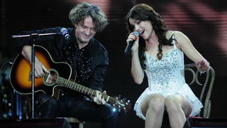 Skoplje, 061110.
Spektakularni koncert u prepunoj Areni odrzala je Severina. Publika je uzivala u njenoj ljepoti i pjesmama. Severinin gost na koncertu bio je Goran Bregovic.
Seve i Goran razmenjivli su poljubce na sceni tokom koncerta.
Na slici: Severi Skoplje, 061110.
Spektakularni koncert u prepunoj Areni odrzala je Severina. Publika je uzivala u njenoj ljepoti i pjesmama. Severinin gost na koncertu bio je Goran Bregovic.
Seve i Goran razmenjivli su poljubce na sceni tokom koncerta.
Na slici: Severi