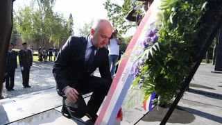 Mirogoj, Predrag Matic, polaganje vijenaca, Gordana Sobol, Drago Lovric, Dan domovinske zahvalnosti Mirogoj, Predrag Matic, polaganje vijenaca, Gordana Sobol, Drago Lovric, Dan domovinske zahvalnosti