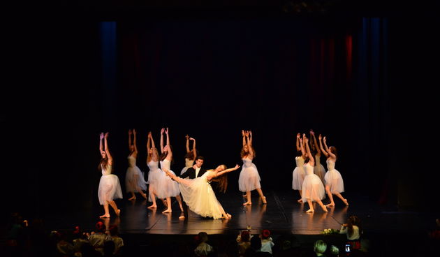 Božićna plesna čestitka Zadarskog plesnog ansambla