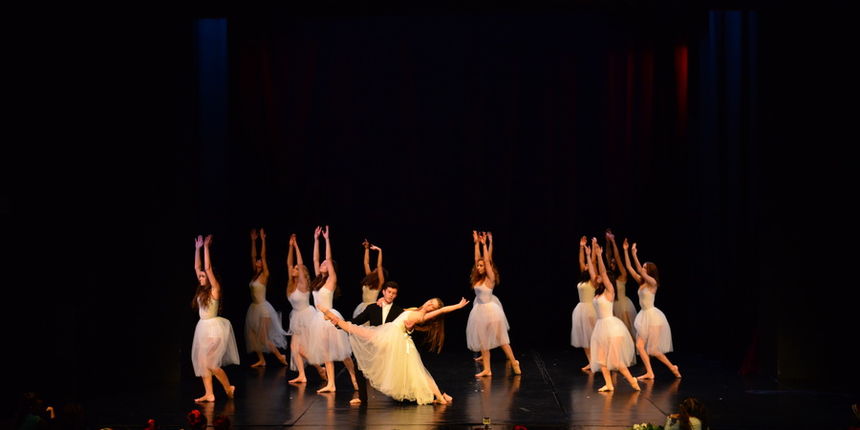 Božićna plesna čestitka Zadarskog plesnog ansambla Božićna plesna čestitka Zadarskog plesnog ansambla