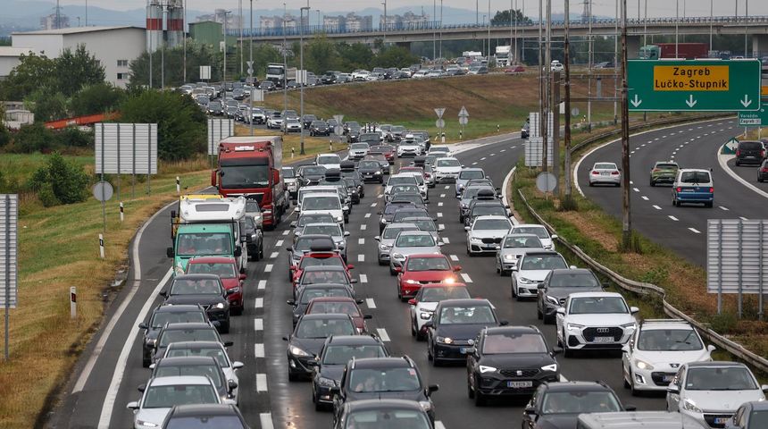 Zagreb: Kolona od sedam kilometara na naplatnoj postaji Lučko u smjeru mora