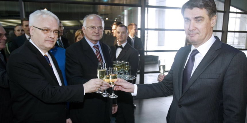 Zagreb, 201212.
Muzej suvremene umjetnosti.
Predsjednik Republike odrzao je primanje u prigodi bozicnih i novogodisnjih blagdana. Na domjenku su uz predsjednika, Premijera Zorana Milanovica i Josipa Leke bile prisutne i mnoge javne osobe.
Na slici: Ivo J Zagreb, 201212.
Muzej suvremene umjetnosti.
Predsjednik Republike odrzao je primanje u prigodi bozicnih i novogodisnjih blagdana. Na domjenku su uz predsjednika, Premijera Zorana Milanovica i Josipa Leke bile prisutne i mnoge javne osobe.
Na slici: Ivo J