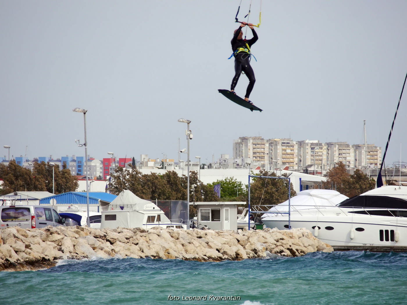 Na krilima juga: surferi i kiteri uživaju na Vitrenjaku