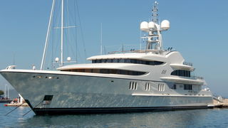 Jedrenjak Salute i superhajta Anna u zadarskoj marini, Foto: Mladen Malik Jedrenjak Salute i superhajta Anna u zadarskoj marini, Foto: Mladen Malik