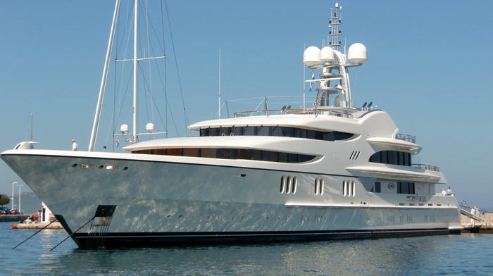 Jedrenjak Salute i superhajta Anna u zadarskoj marini, Foto: Mladen Malik Jedrenjak Salute i superhajta Anna u zadarskoj marini, Foto: Mladen Malik