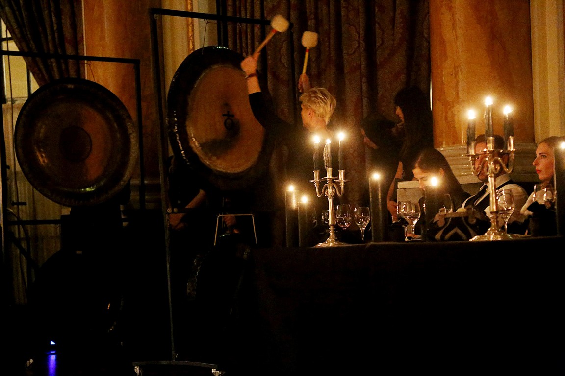 Modni spektakl Hippy Gardena