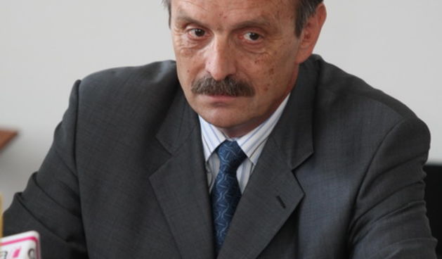 Zadar, 270410.
Na medjunarodnom sajmu inovacija u Zenevi zlatnu plaketu i posebnu pohvalu dobio je projekt Roki,prvi hrvatski robotski sustav projektiran i napravljen za asistiranje u kirurgiji.
Na fotografiji :  Petar Covo voditelj projekta na konferenci