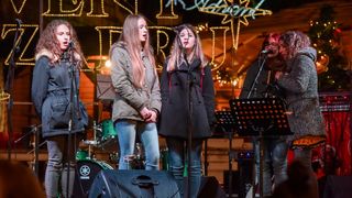 Mia Negovetić i klapa Munita oduševili na Adventu