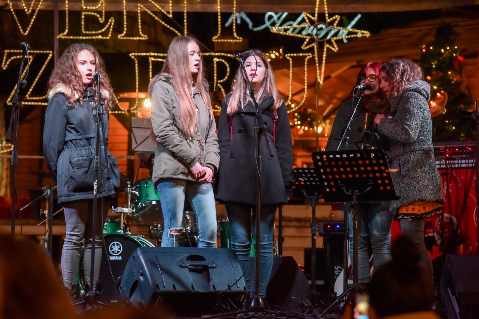 Mia Negovetić i klapa Munita oduševili na Adventu