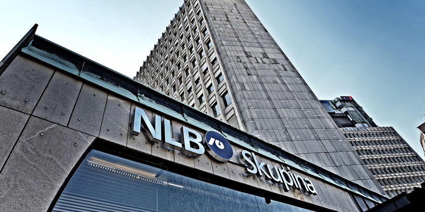 slovenija 08.03.2011 NLB, zastave, napis, Nova Ljubljanska Banka Trg republike, Ljubljana, foto: Bostjan Tacol