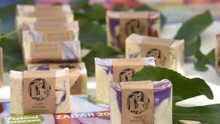 U sklopu 9. Festivala smokve na Trgu pet bunara održava se sajam smokava na kojem proizvođači i prerađivači izlažu i prodaju svoje artikle. Photo: Dino Stanin/PIXSELL U sklopu 9. Festivala smokve na Trgu pet bunara održava se sajam smokava na kojem proizvođači i prerađivači izlažu i prodaju svoje artikle. Photo: Dino Stanin/PIXSELL