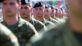 Svečano postrojavanje na stadionu u Kranjčevićevoj u povodu Dana Oružanih snaga Republike Hrvatske. Foto. PIXSELL Svečano postrojavanje na stadionu u Kranjčevićevoj u povodu Dana Oružanih snaga Republike Hrvatske. Foto. PIXSELL
