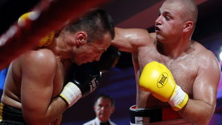 Zadar, 230910
U Fitness klubu Omnia u Zadru odrzani boksacki mecevi izmedju Hrvatskih i Madjarskih boksaca. Na slici Marino Goles iz Zadra i madjar Atila Makulu.
Foto: Jure Miskovic / CROPIX Zadar, 230910
U Fitness klubu Omnia u Zadru odrzani boksacki mecevi izmedju Hrvatskih i Madjarskih boksaca. Na slici Marino Goles iz Zadra i madjar Atila Makulu.
Foto: Jure Miskovic / CROPIX