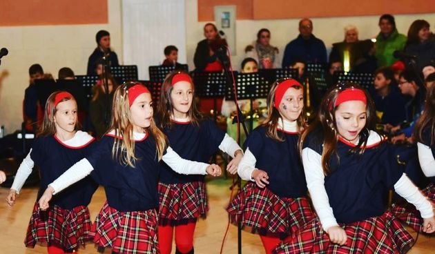 Novalja: Manifestacija “Naš otok pjeva pleše i svira”