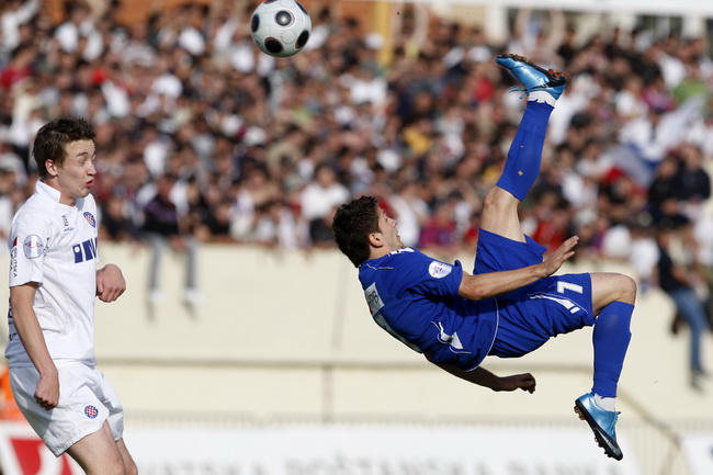 Sibenik, 050510.
Gradski stadion Subicevac.
Uzvratna utakmica finala Hrvatskog nogometnog kupa izmedju Sibenika i Hajduka.
Na fotografiji: Mario Maloca i Ermin Zec.
Foto: Ante Cizmic / CROPIX