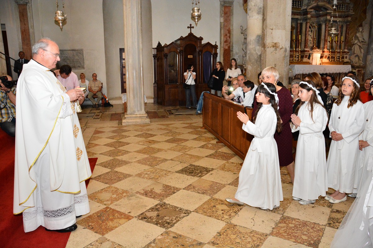 Sakrament Prve pričesti u katedrali sv. Stošije, foto- Iva Perinčić