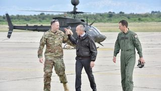 U Zracnoj bazi Zemunik odrzana je prezentacija pocetka letacke obuke na helikopterima OH-58D Kiowa Warrior koji su donacija americke vojske. Prezentaciji je naocio ministar obrane RH Damir Krsticevic koji je sudjelovao u trenaznom letu