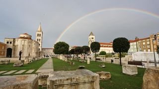 11.09.2014., Zadar – Kisni je dan na nekoliko minuta uljepsala duga koja se pojavila nad gradom. Photo: Filip Brala/PIXSELL
