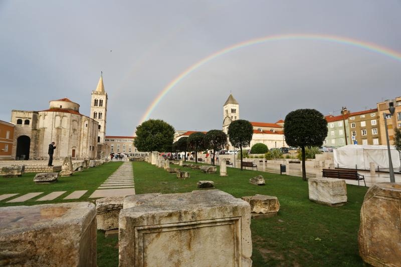 11.09.2014., Zadar – Kisni je dan na nekoliko minuta uljepsala duga koja se pojavila nad gradom. Photo: Filip Brala/PIXSELL