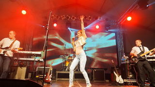 Jelena Rozga oduševila je brojnu publiku drugog dana Jarun Piknik Festivala. Nirvana kao i stari Jelenini hitovi rasplesali su tisuće posjetitelja na Otoku hrvatske mladeži