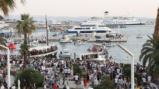 Split dostojanstveno na posljednju plovidbu ispratio legendu Olivera Dragojevića