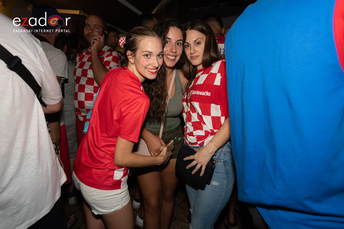 Čudesna noć: Velika fešta ulicama Zadra nakon plasmana Vatrenih u finale SP Čudesna noć: Velika fešta ulicama Zadra nakon plasmana Vatrenih u finale SP