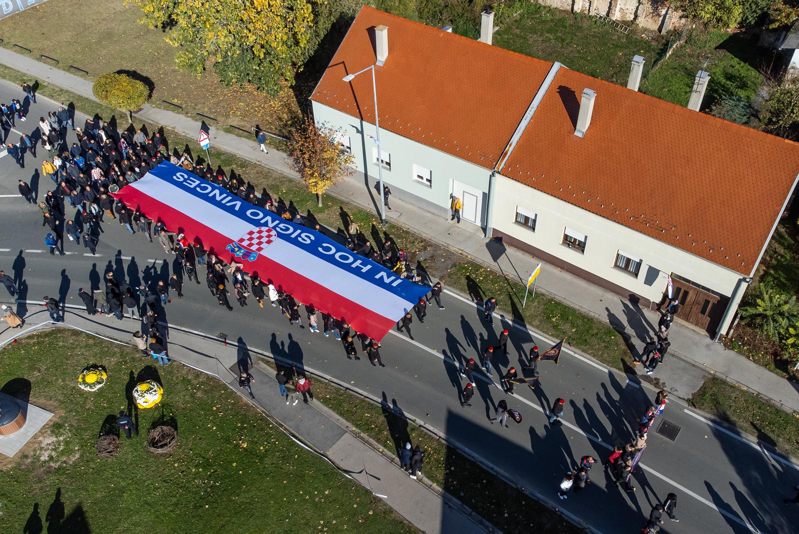 Vukovar: Kolona sjećanja iz zraka Vukovar: Kolona sjećanja iz zraka