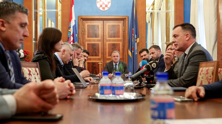 Mala vijećnica Grada Zadra: Tematski kolegij gradonačelnika Mala vijećnica Grada Zadra: Tematski kolegij gradonačelnika