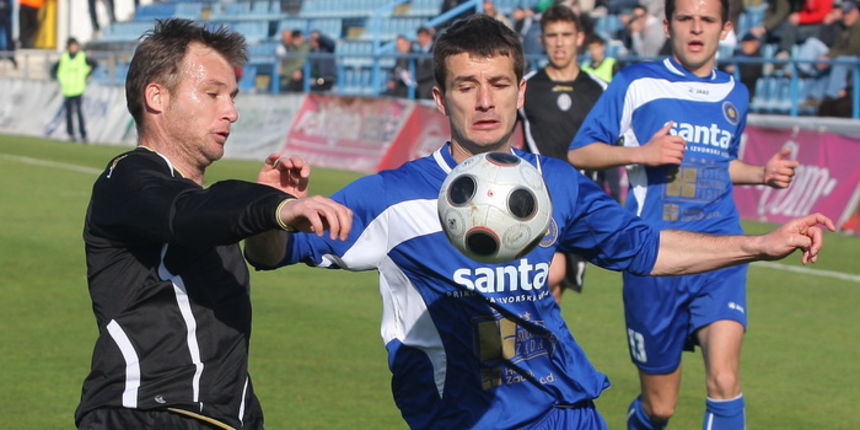 Zadar, 190311. Stadion Stanovi. Nogometna utakmica 22. kola 1. HNL izmedju NK Zadar i NK Lokomotiva. Na slici: Stjepan Skocibusic i Nino Bule Foto: Vladimir Ivanov / CROPIX Zadar, 190311. Stadion Stanovi. Nogometna utakmica 22. kola 1. HNL izmedju NK Zadar i NK Lokomotiva. Na slici: Stjepan Skocibusic i Nino Bule Foto: Vladimir Ivanov / CROPIX