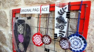 Paške čipkarice na djelu u izradi paške čipke, Foto: Luka Stanzl/PIXSELL