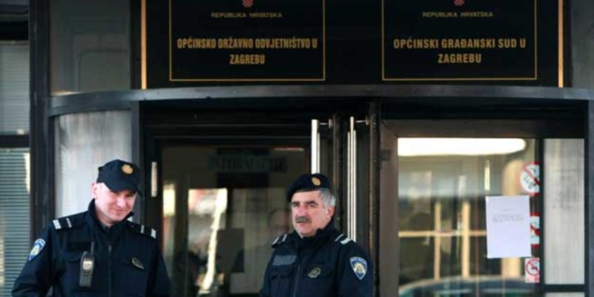 Dojava o bombi na kaznenom sudu u Zagrebu (Foto: Cropix) Dojava o bombi na kaznenom sudu u Zagrebu (Foto: Cropix)
