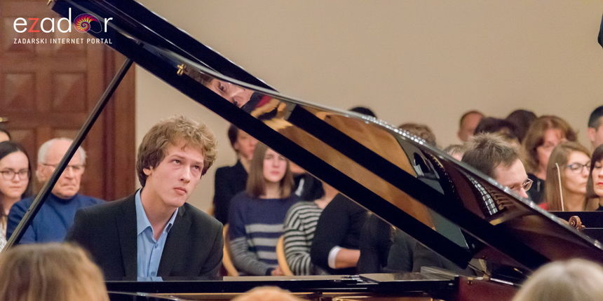 Ivan Krpan i Zadarski komorni orkestar u Svečanoj dvorani Sveučilišta Ivan Krpan i Zadarski komorni orkestar u Svečanoj dvorani Sveučilišta