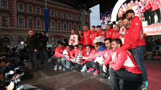 Zlatne tenisače na Trgu bana Josipa Jelačića dočekale tisuće navijača Zlatne tenisače na Trgu bana Josipa Jelačića dočekale tisuće navijača