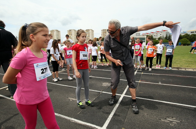 Zadar, 210513.
Erste Plava Liga danas se odrzava na stadionu Visnjik. Rijec je o jedinstvenom djecjem atletskom natjecanju upecatljivog slogana Brze, Vise, Jace, koje se odrzava pod visokim pokroviteljstvom Ministarstva znanosti obrazovanja i sporta. Orga Zadar, 210513.
Erste Plava Liga danas se odrzava na stadionu Visnjik. Rijec je o jedinstvenom djecjem atletskom natjecanju upecatljivog slogana Brze, Vise, Jace, koje se odrzava pod visokim pokroviteljstvom Ministarstva znanosti obrazovanja i sporta. Orga