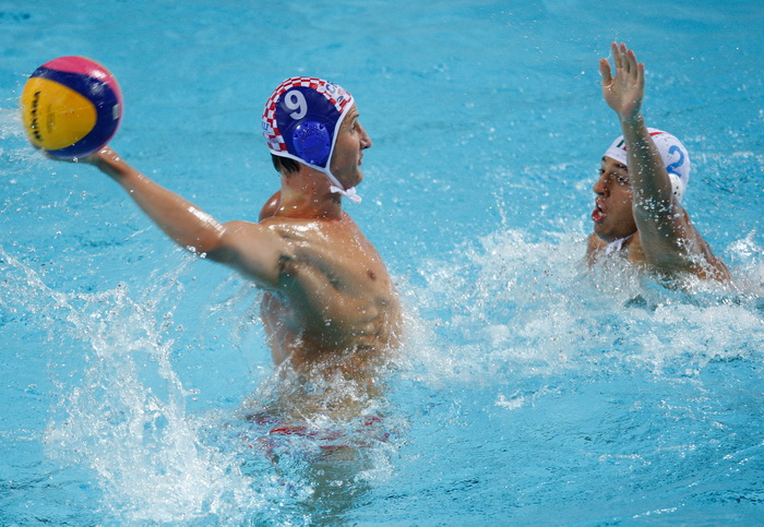 Zagreb, 050910.
Bazen Mladost na Savi.
29. Europsko prvenstvo u vaterpolu.
Hrvatska – Italija
Na fotografiji: Sandro Sukno i Stefano Luongo.
Foto: Ronald Gorsic / CROPIX