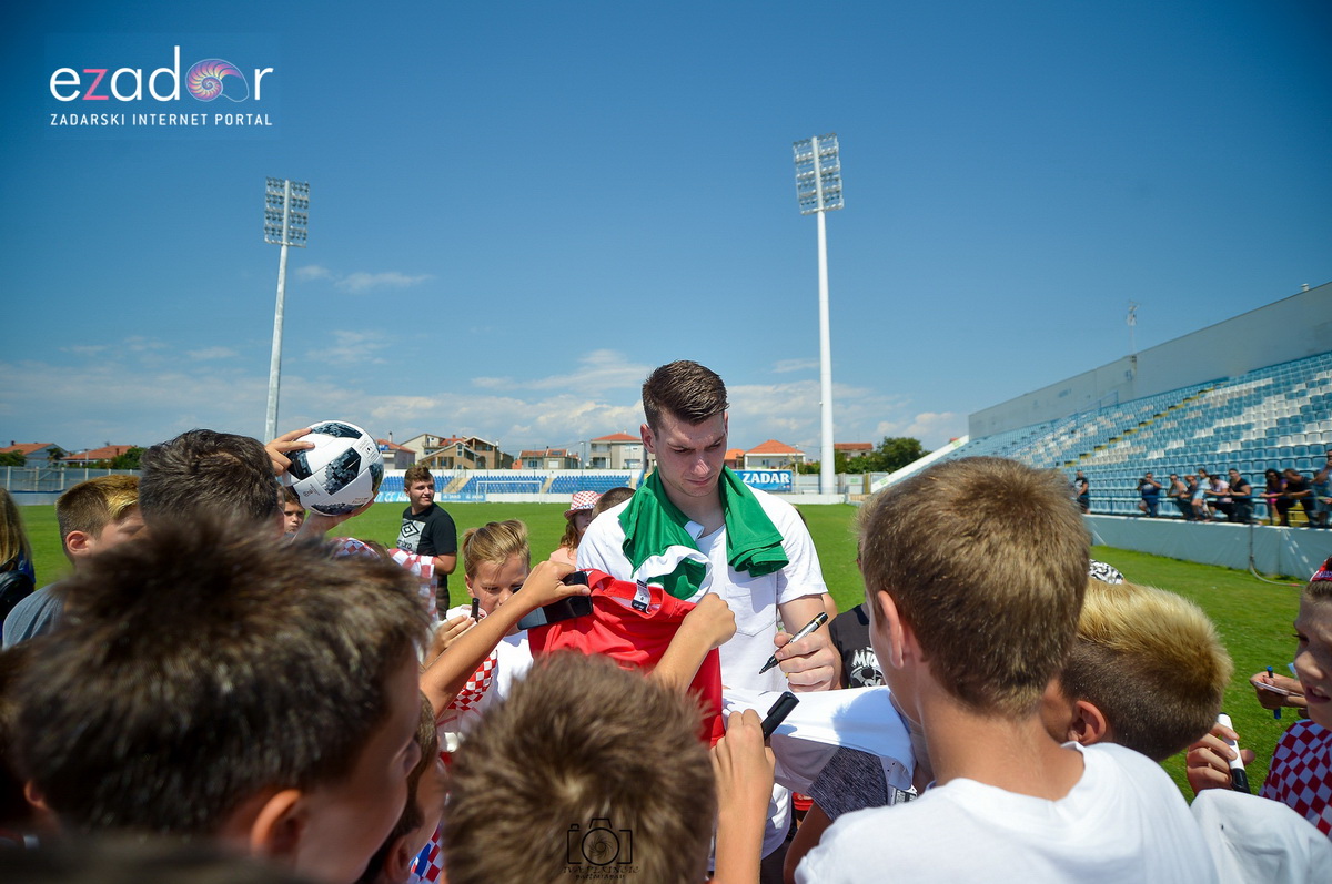 Zadarska vatrena četvorka na Stanovima se družila s mladim zadarskim nogometašima Zadarska vatrena četvorka na Stanovima se družila s mladim zadarskim nogometašima