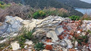 Na Pašmanu ponovno ilegalni otpad, iz Općine traže pomoć u pronalasku počinitelja Na Pašmanu ponovno ilegalni otpad, iz Općine traže pomoć u pronalasku počinitelja