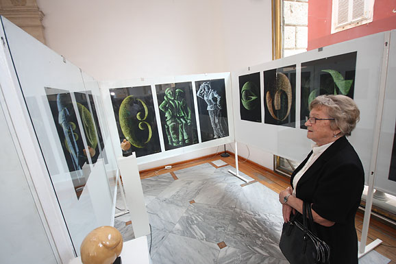 Izložba crteža i skulptura Zvonka Govorčina, foto: S. Čuka Izložba crteža i skulptura Zvonka Govorčina, foto: S. Čuka