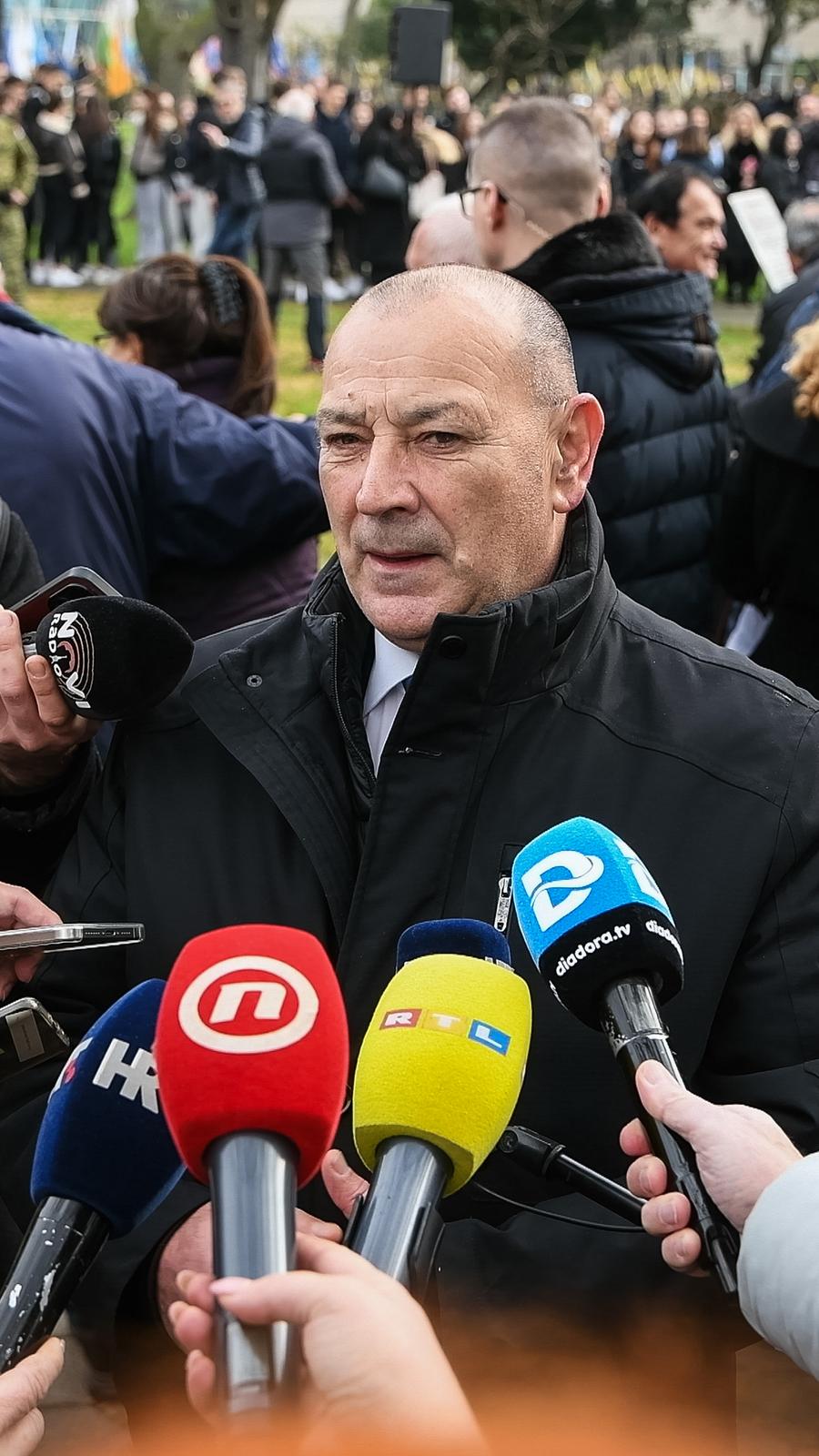 Zadar: Odavanje počasti kod spomenika hrvatskim braniteljima povodom obljetnice VRO Maslenica Zadar: Odavanje počasti kod spomenika hrvatskim braniteljima povodom obljetnice VRO Maslenica