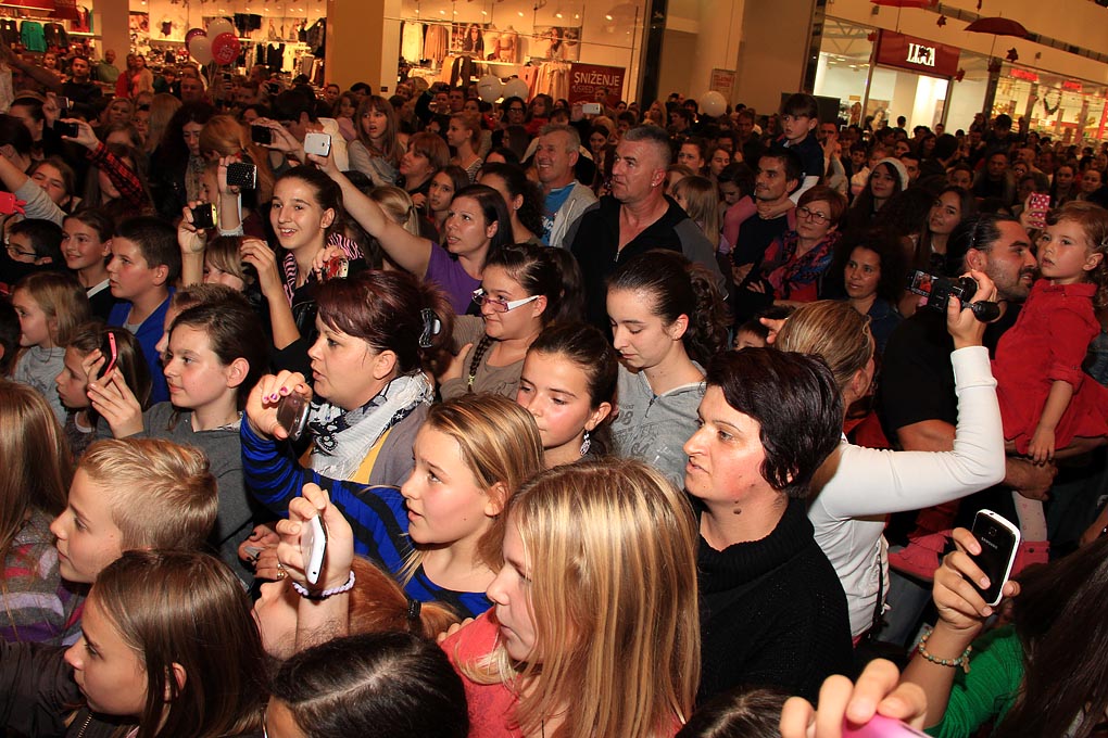 Image 685871 (auto) Image 685871 (auto)